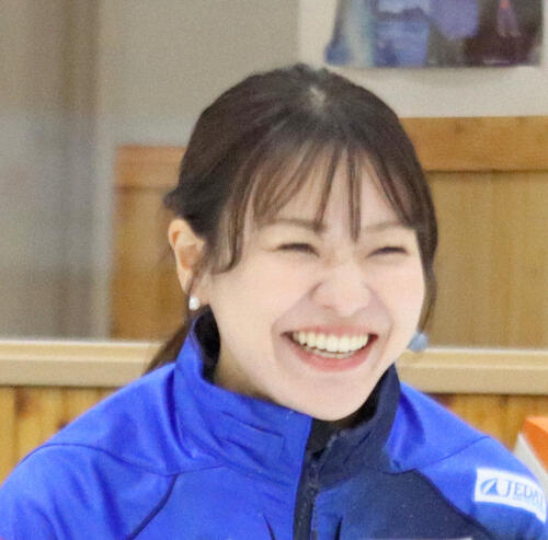 【カーリング】オン眉の吉田知那美がロンドンのカフェで笑顔「反則！！可愛すぎる」