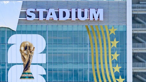 サッカーW杯スタジアムから企業名が“消される“⇒それでも残るリーバイス感に「ロゴの形が強い」の声