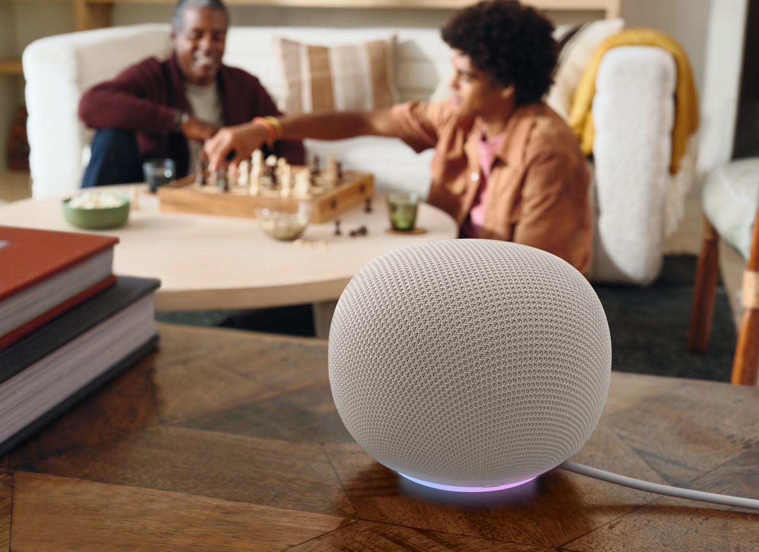 「枕元のランプ以外の明かりを消して」で通じる「Google Homeスピーカー」発売
