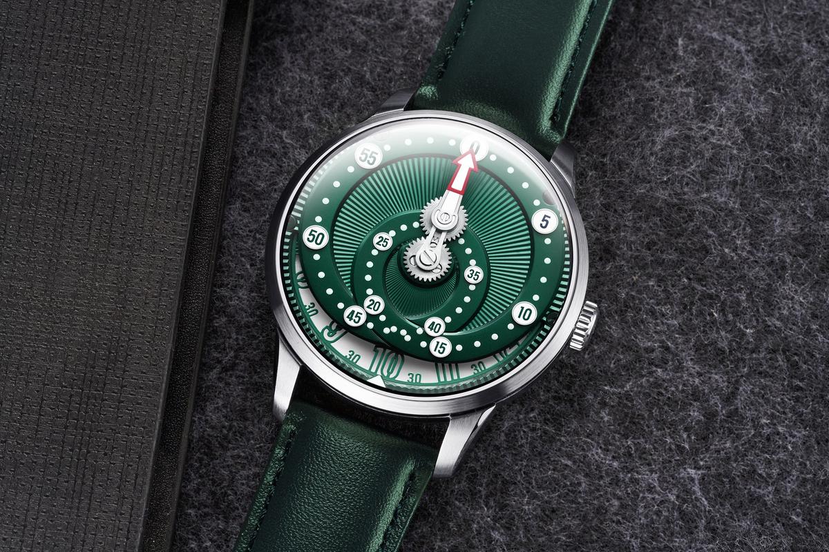 海外で大反響。分針が惑星のように軌道を描く腕時計「Secret Orbital Watch」