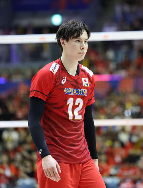 【バレー】高橋藍、マッチポイントで強烈バックアタック決める　ウクライナにストレート勝ち