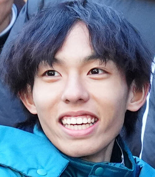陸上界もサッカー日本代表を応援！黒田朝日、平林清澄、吉田響らがネーム入りユニホーム姿を披露