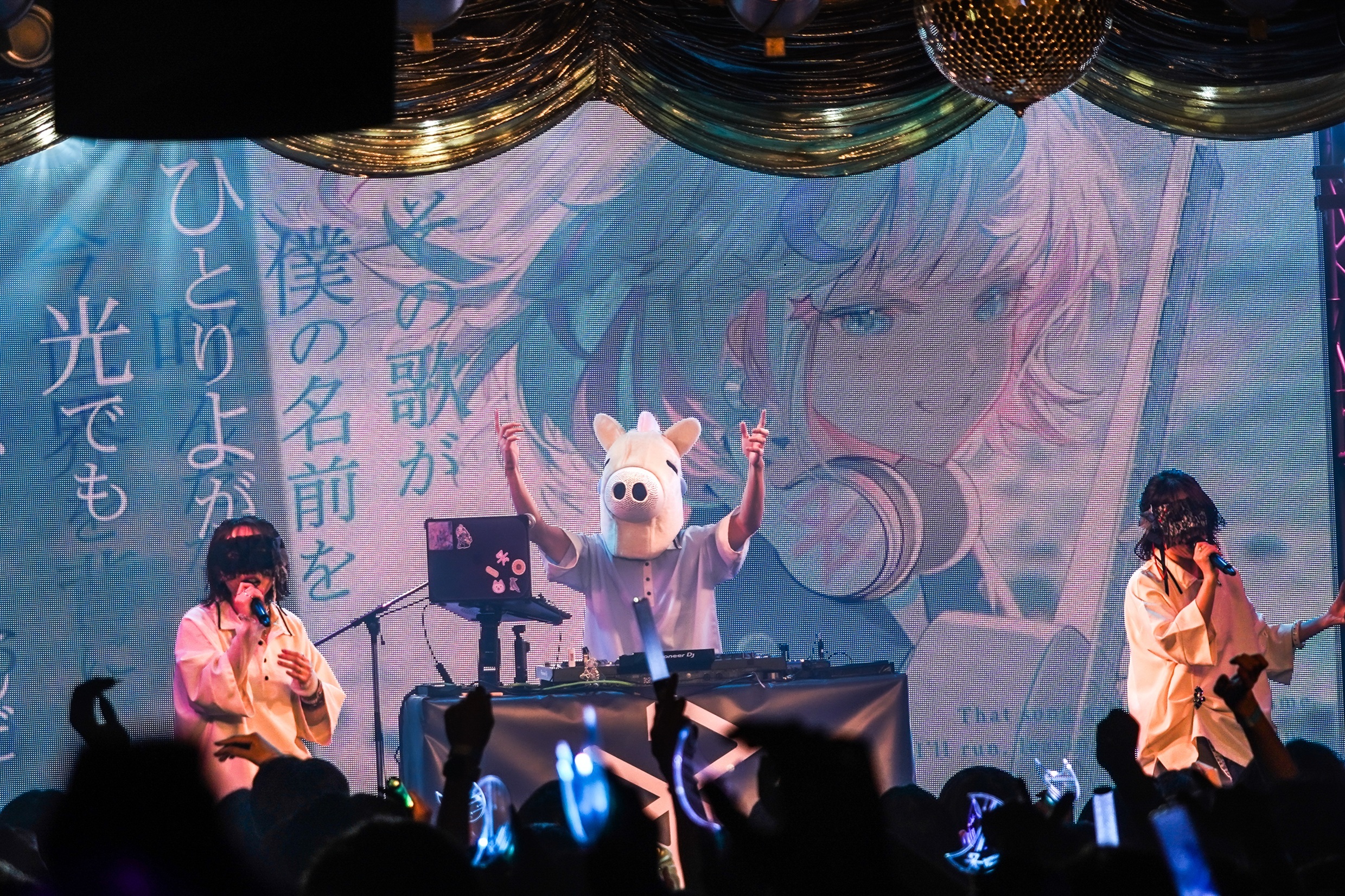 *Lunaワンマンライブ、ゆある・ねんねをボーカルに迎えたDJスタイルで名曲の数々を輝かせる