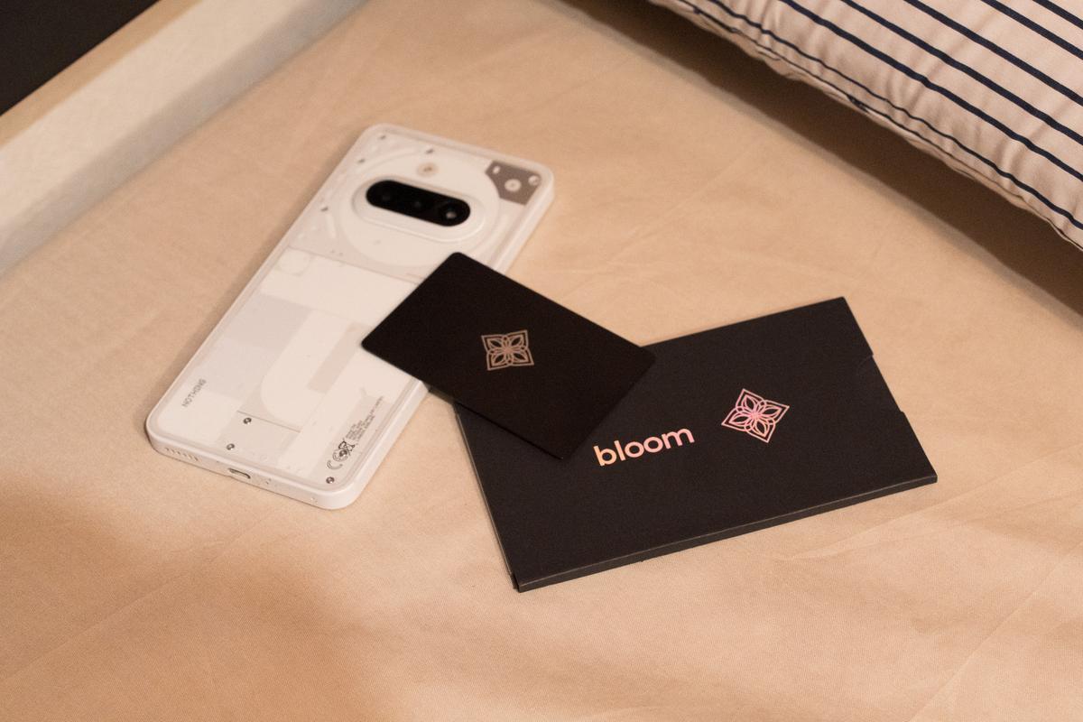 「あと5分だけ」が止まらない夜に。誘惑アプリだけを物理的に止めるカード「Bloom」を試してみた
