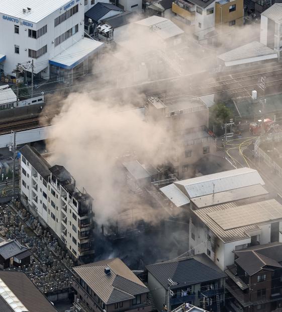大阪の工場で火災、10代男性が搬送され軽傷 集合住宅などにも延焼