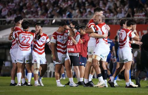 【ラグビー】エディーHCの母が３日に死去　日本選手は左腕に黒の喪章…格上イタリアを撃破
