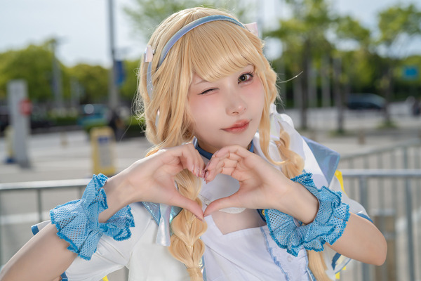 【コスプレ】あざと可愛いウインクに胸キュンが止まらない！『学マス』藤田ことねが見せる王道アイドルスマイルにハートを撃ち抜かれた【写真8枚】