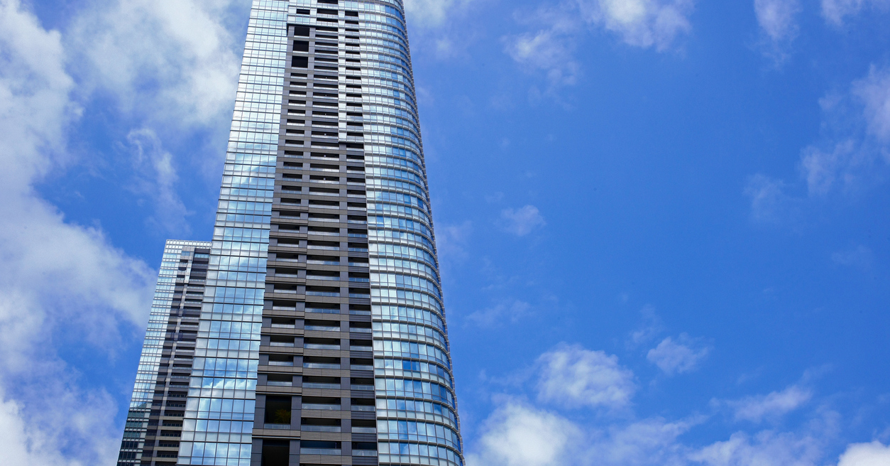[ITmedia ビジネスオンライン] なぜ地方で「ローカル億ション」が増えているのか　人口30万人の街にも、バブル期以上の勢い