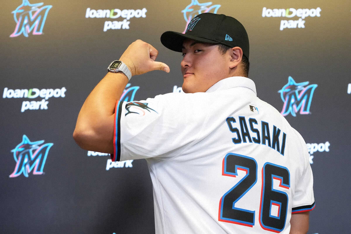 佐々木麟太郎がマーリンズ入団会見で流ちょうな英語を披露