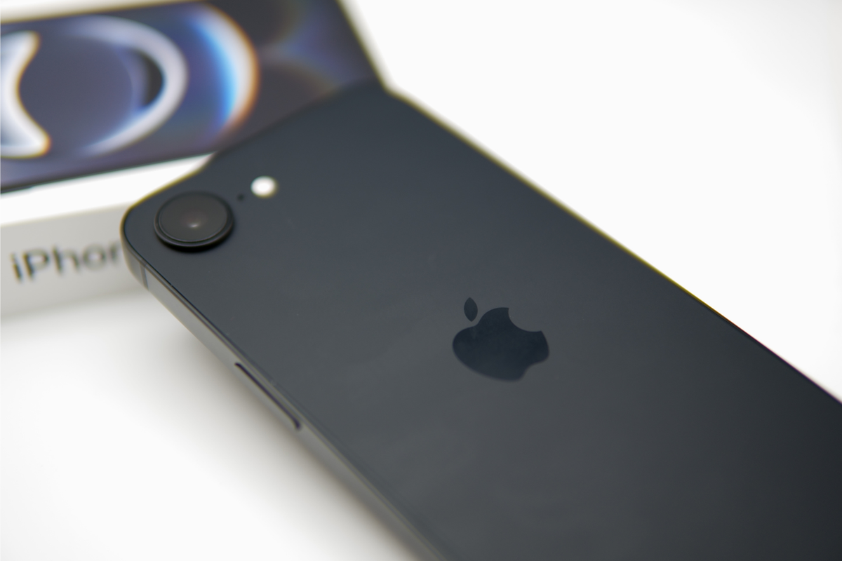 Lightningやっと卒業できる！10万円を切ったiPhone 16eはガチ狙い目