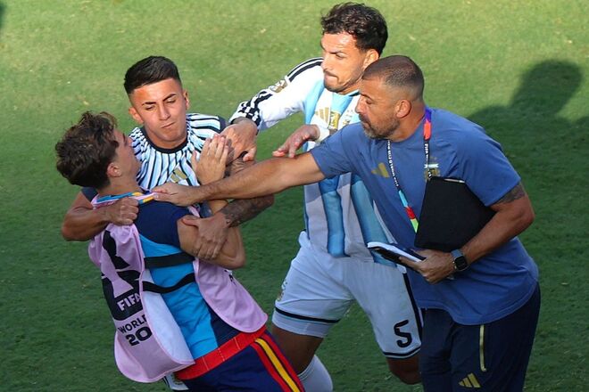 W杯決勝の乱闘から数日、パレデスが所属クラブ戦への出場を強く望む