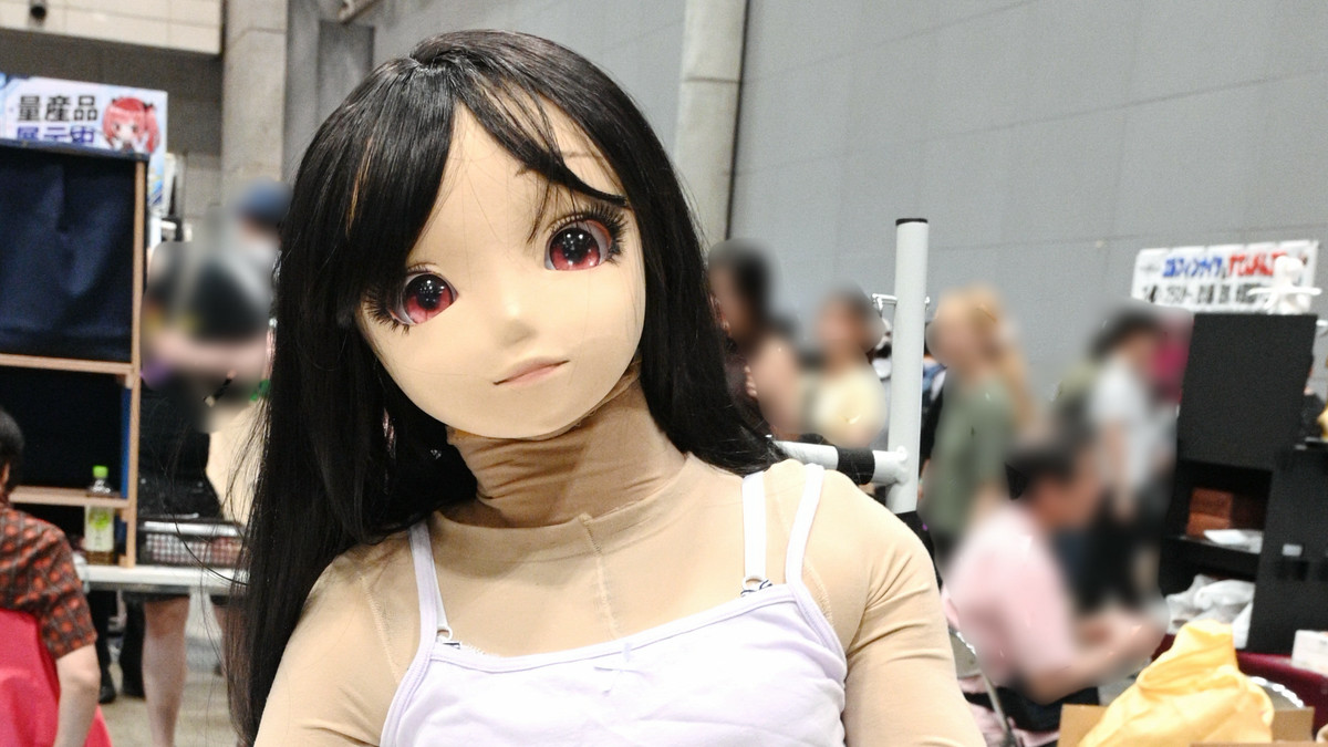 人型抱き枕とはひと味違う「骨格入り抱き枕」は心音も聞こえてぐっすり快眠できそう