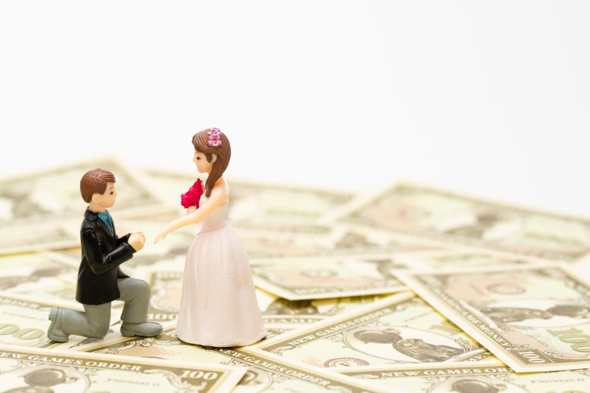 娘の結婚祝いに20万円包むも「相手の親は50万円」金額差に困惑