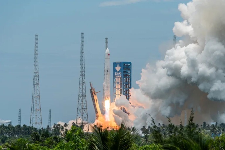 中国が再使用型ロケットの1段目回収に成功、宇宙開発で米国に迫る