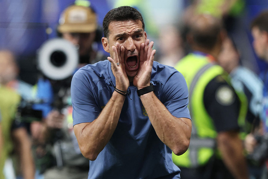 アルゼンチン代表がエジプトに逆転勝利 試合後にスカローニ監督が涙