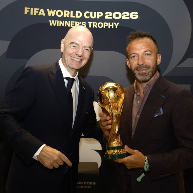 W杯決勝の閉会式にポスト・マローン登場も、過度な演出に批判の声