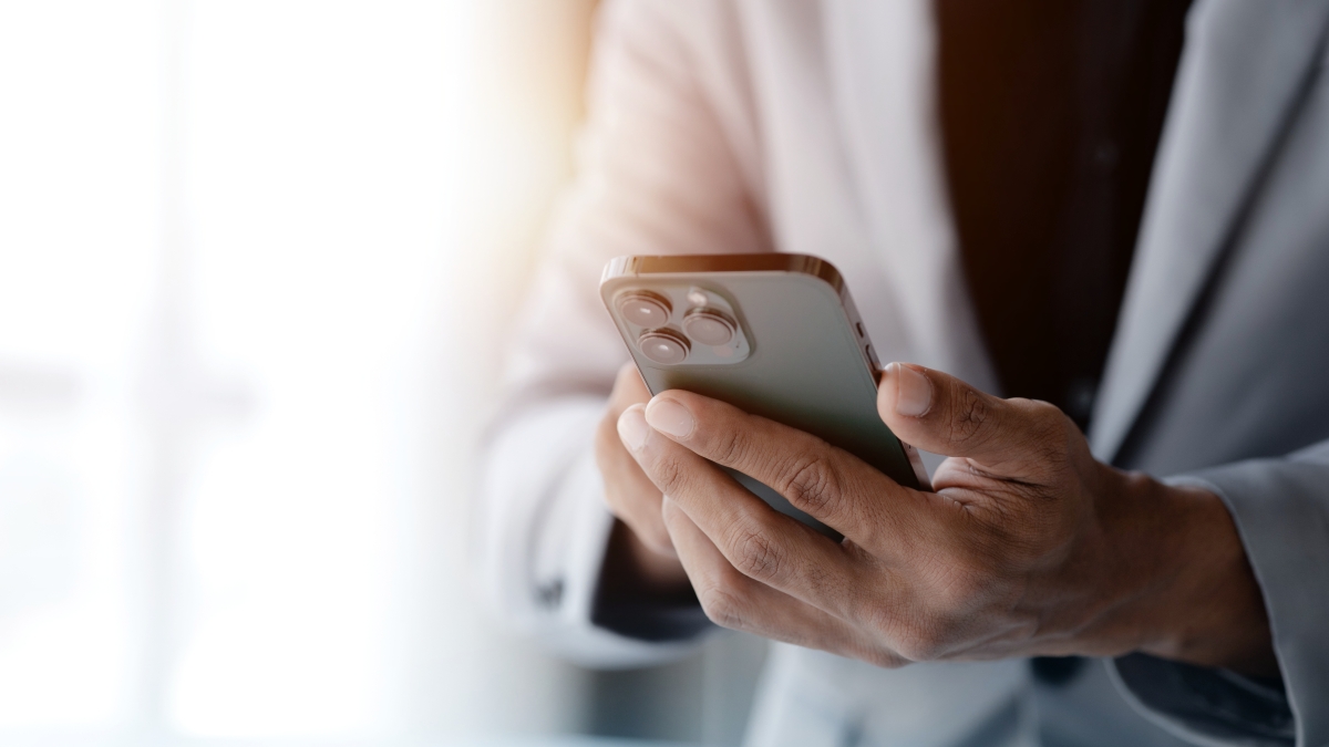 銀行の窓口係を減らしたのはATMではなくiPhoneだったという指摘