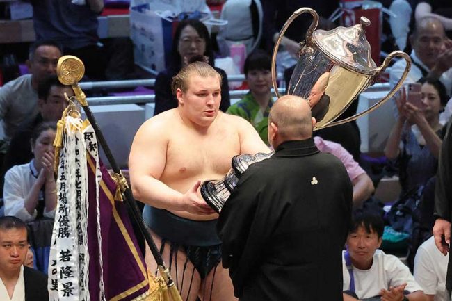 安青錦が名古屋場所3回目の優勝、副賞の量と豪華さに視聴者騒然