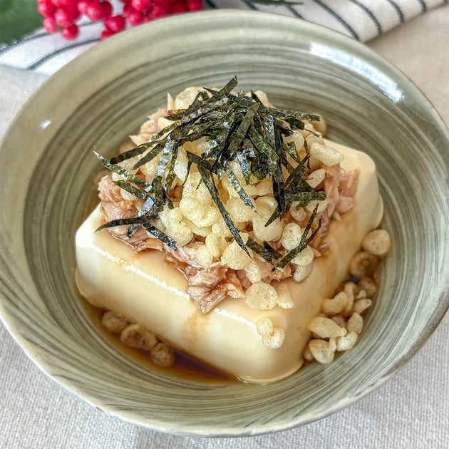 【冷蔵庫の豆腐で今すぐ作って！】のせるだけなのに大満足。簡単ツナと天かすの冷奴レシピ