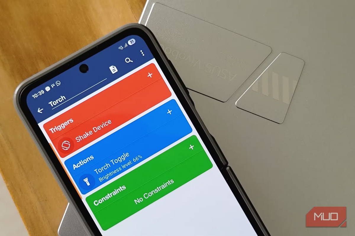 スマホひと振りでライトがつく！「MacroDroid」でAndroidを“お好みカスタム”してみた