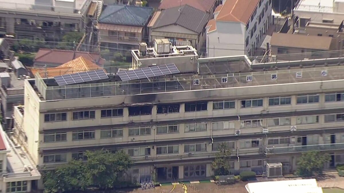 小学校火災「私服乾かしていた」