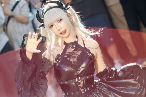 【コスプレ】台湾美女のサキュバスが小悪魔で可愛い！妖艶な表情とニーハイで際立つ美しい太ももが印象的【写真9枚】