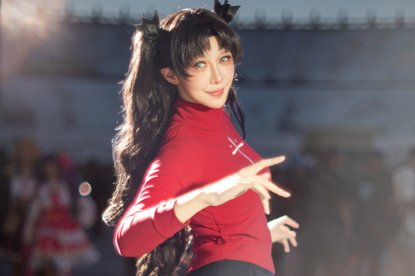 【コスプレ】ミニスカ＆ニーハイが織りなす絶対領域があまりに美しい！台湾美女が魅せる『Fate』遠坂凛がポージングも躍動感あり【写真8枚】
