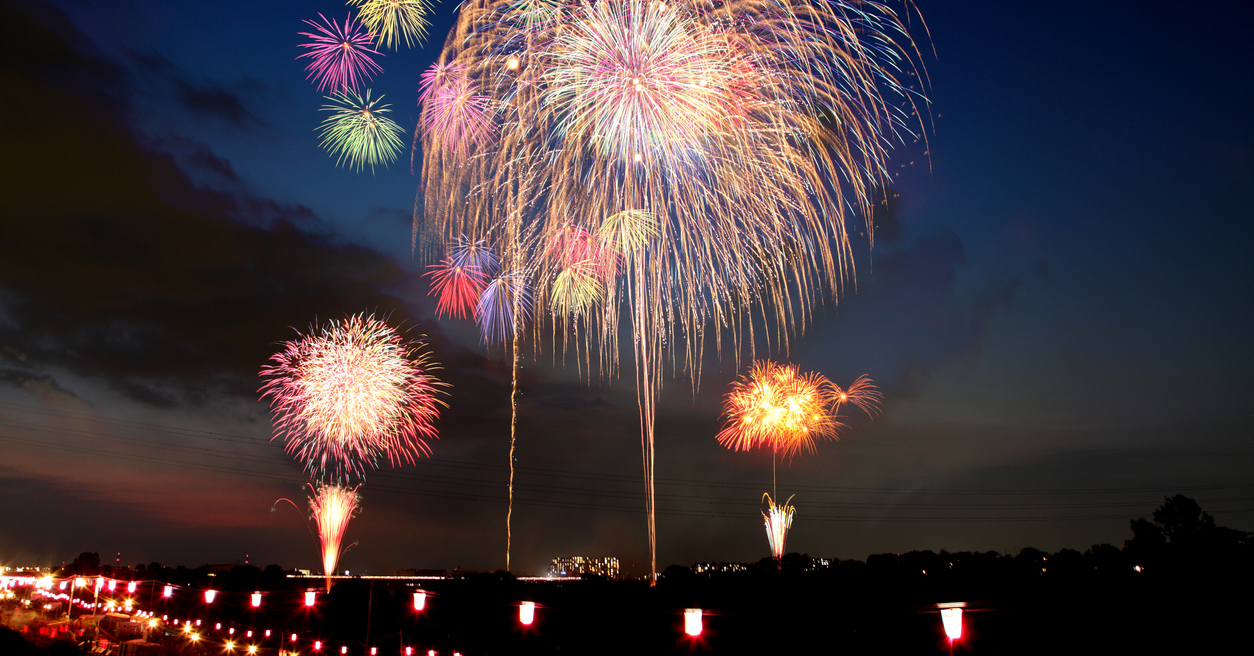 [ITmedia ビジネスオンライン] 花火大会の有料席が“プレミアム化”　「最上位席」は平均4万円超に