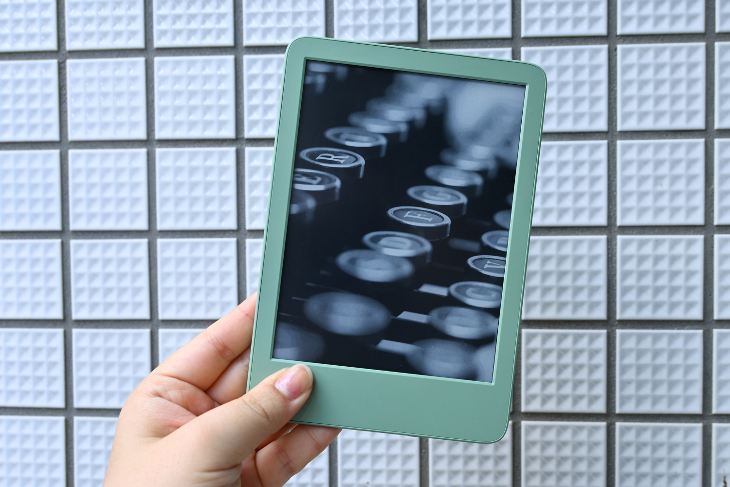 スマホよりも手が伸びる。過去の自分に言いたい「早くKindle買って！」と。