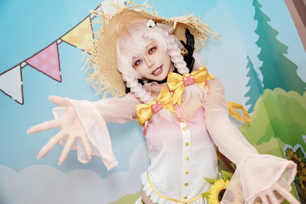 【コスプレ】ショーパン×ひまわりの涼しげな夏衣装が可愛すぎ！台湾VTuber事務所発の新星「亞彌奈」の美女レイヤーにドキドキ【写真6枚】