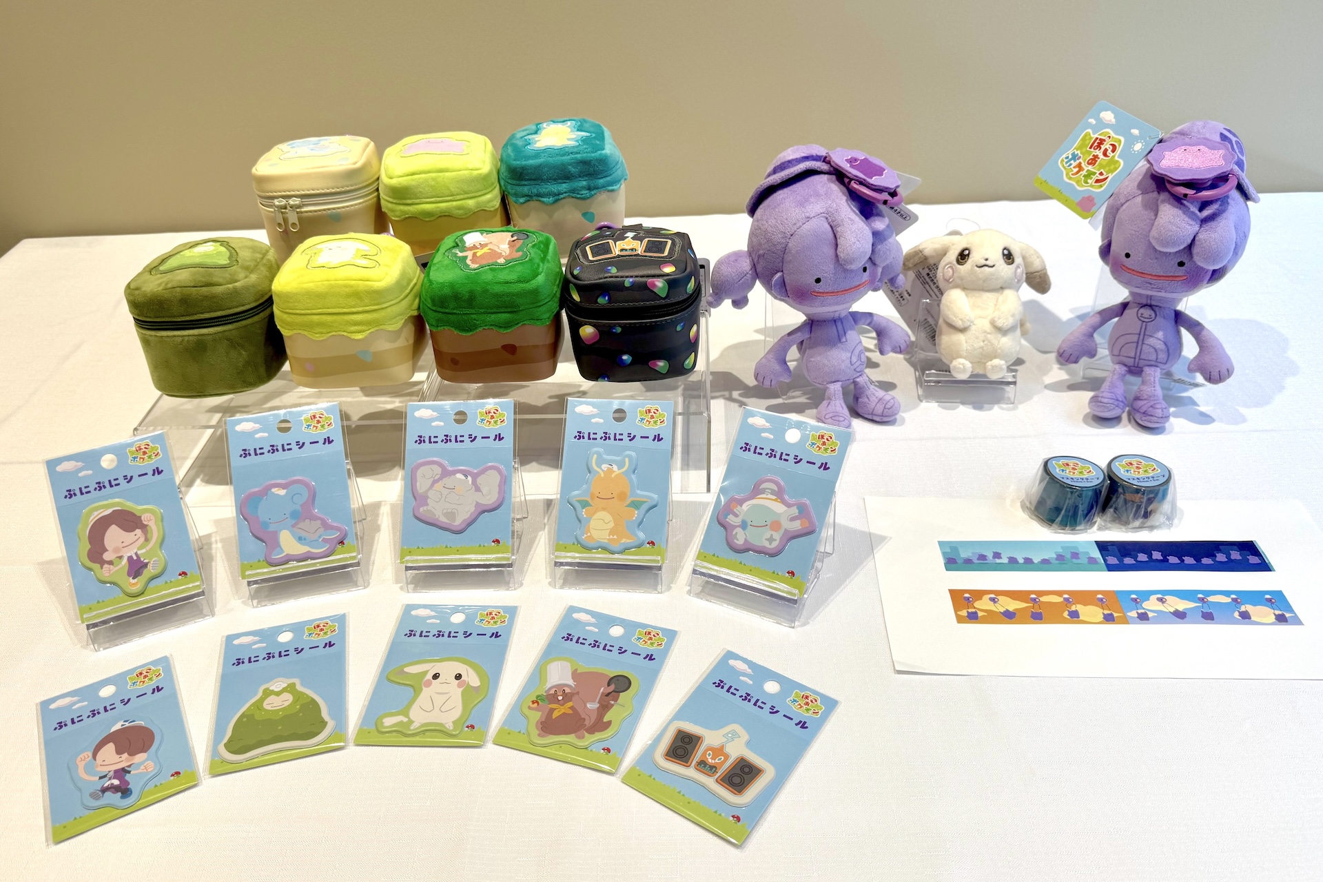 【ぽこポケ】「ぽこ あ ポケモン」新グッズを撮り下ろしで紹介カラビナ付きマスコットやスクエアポーチが仲間入り